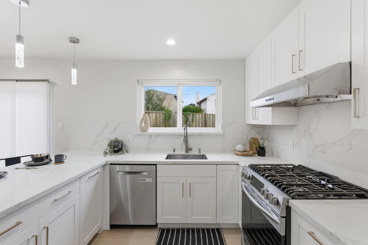 Detail Gallery Image 19 of 62 For 356 Firecrest Ave, Pacifica,  CA 94044 - 4 Beds | 2/1 Baths