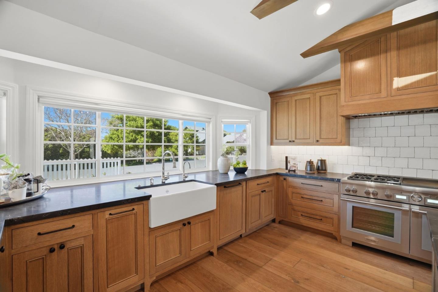 Detail Gallery Image 14 of 91 For 86 Central Ave, Los Gatos,  CA 95030 - 5 Beds | 4/1 Baths