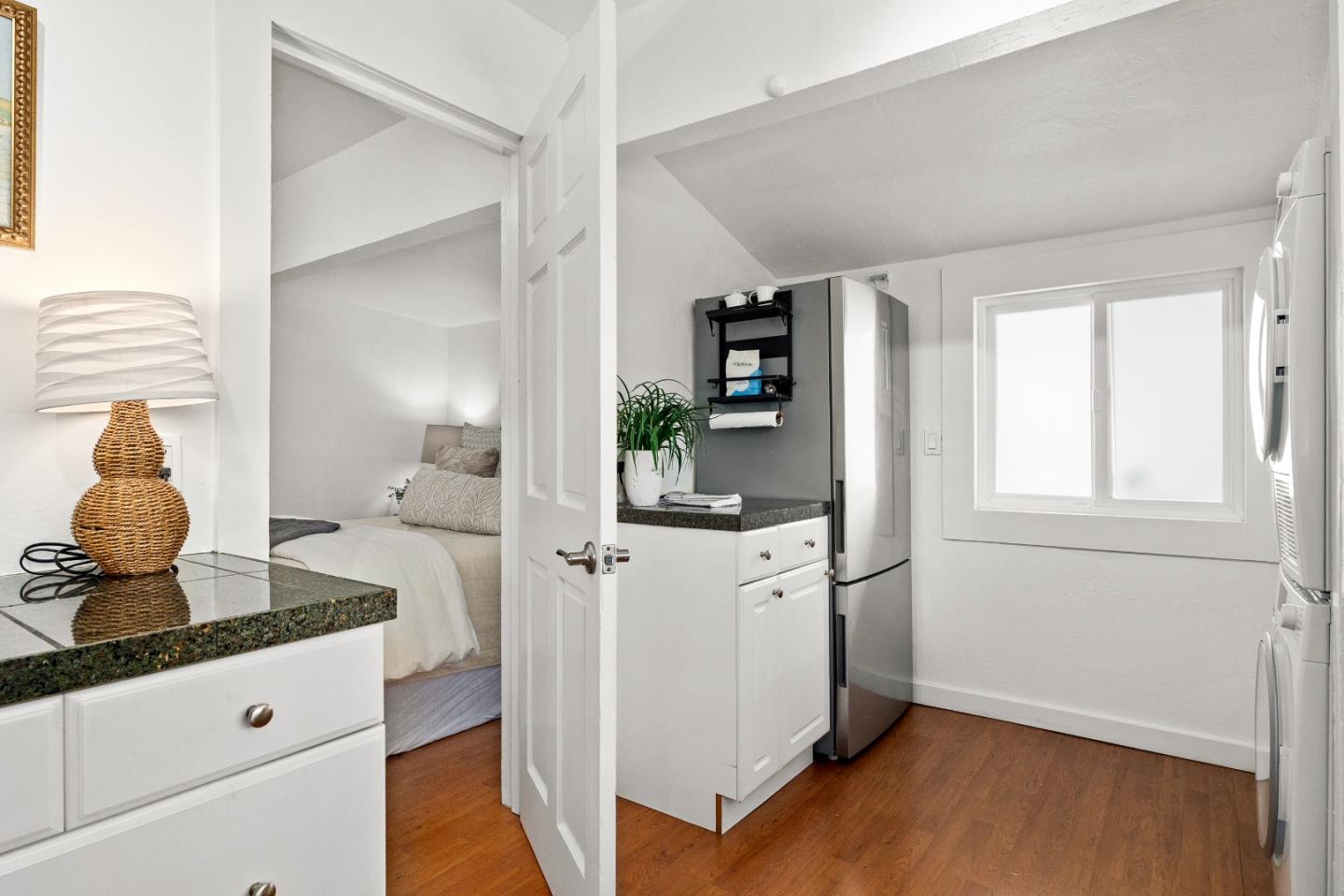 Detail Gallery Image 14 of 34 For 302 Laurel St, Santa Cruz,  CA 95060 - 2 Beds | 1 Baths