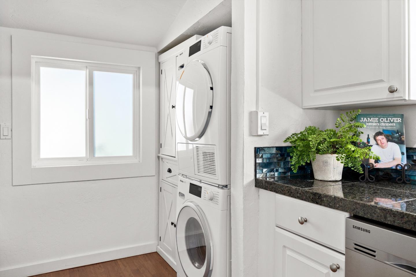 Detail Gallery Image 15 of 34 For 302 Laurel St, Santa Cruz,  CA 95060 - 2 Beds | 1 Baths