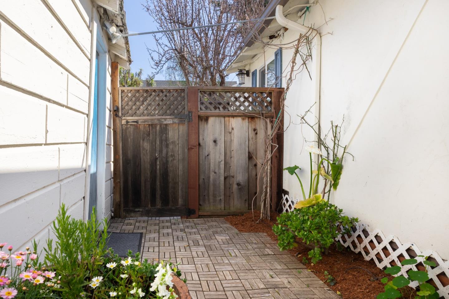 Detail Gallery Image 30 of 34 For 302 Laurel St, Santa Cruz,  CA 95060 - 2 Beds | 1 Baths