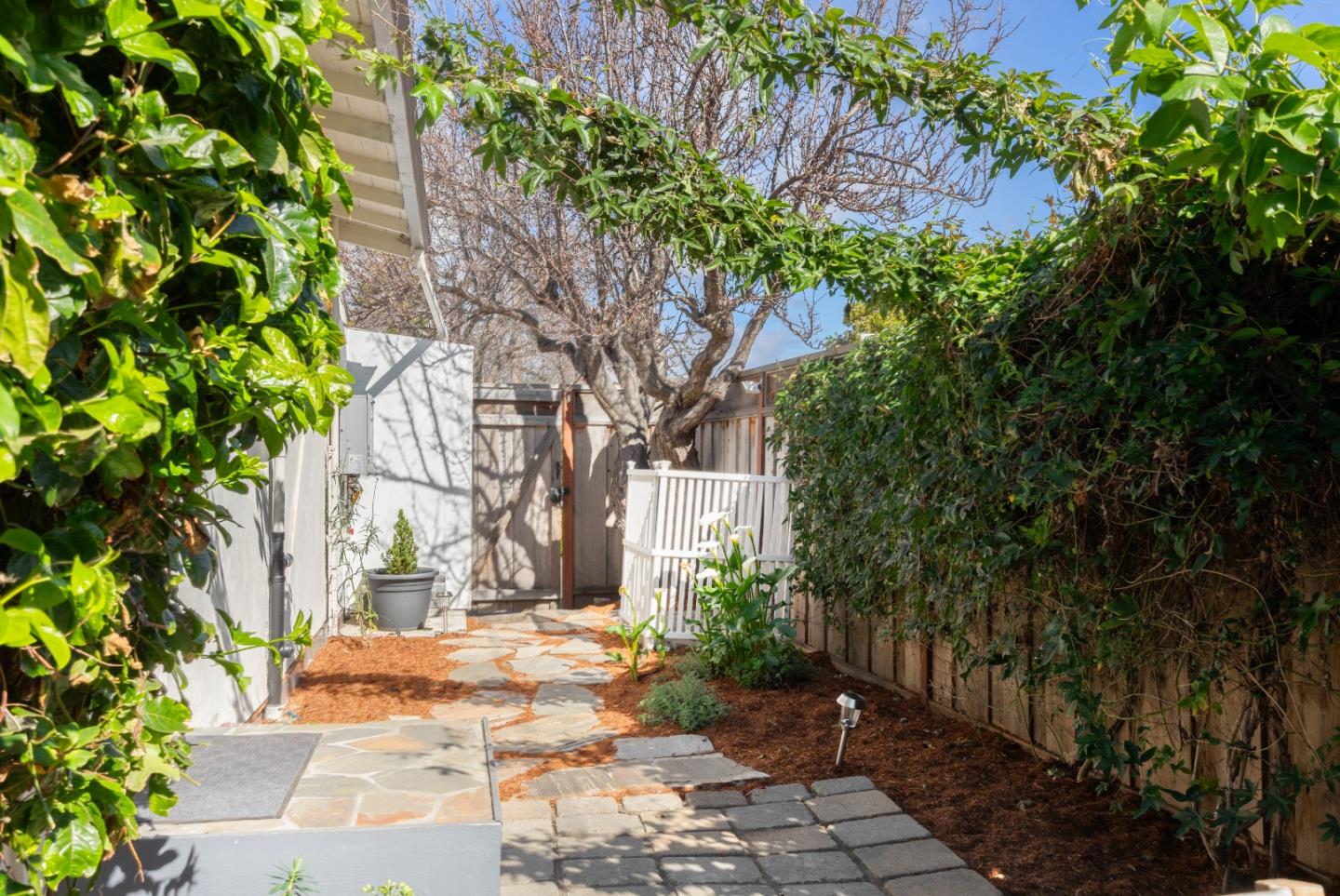 Detail Gallery Image 32 of 34 For 302 Laurel St, Santa Cruz,  CA 95060 - 2 Beds | 1 Baths