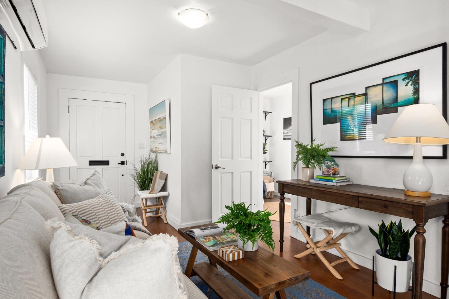 Detail Gallery Image 8 of 34 For 302 Laurel St, Santa Cruz,  CA 95060 - 2 Beds | 1 Baths