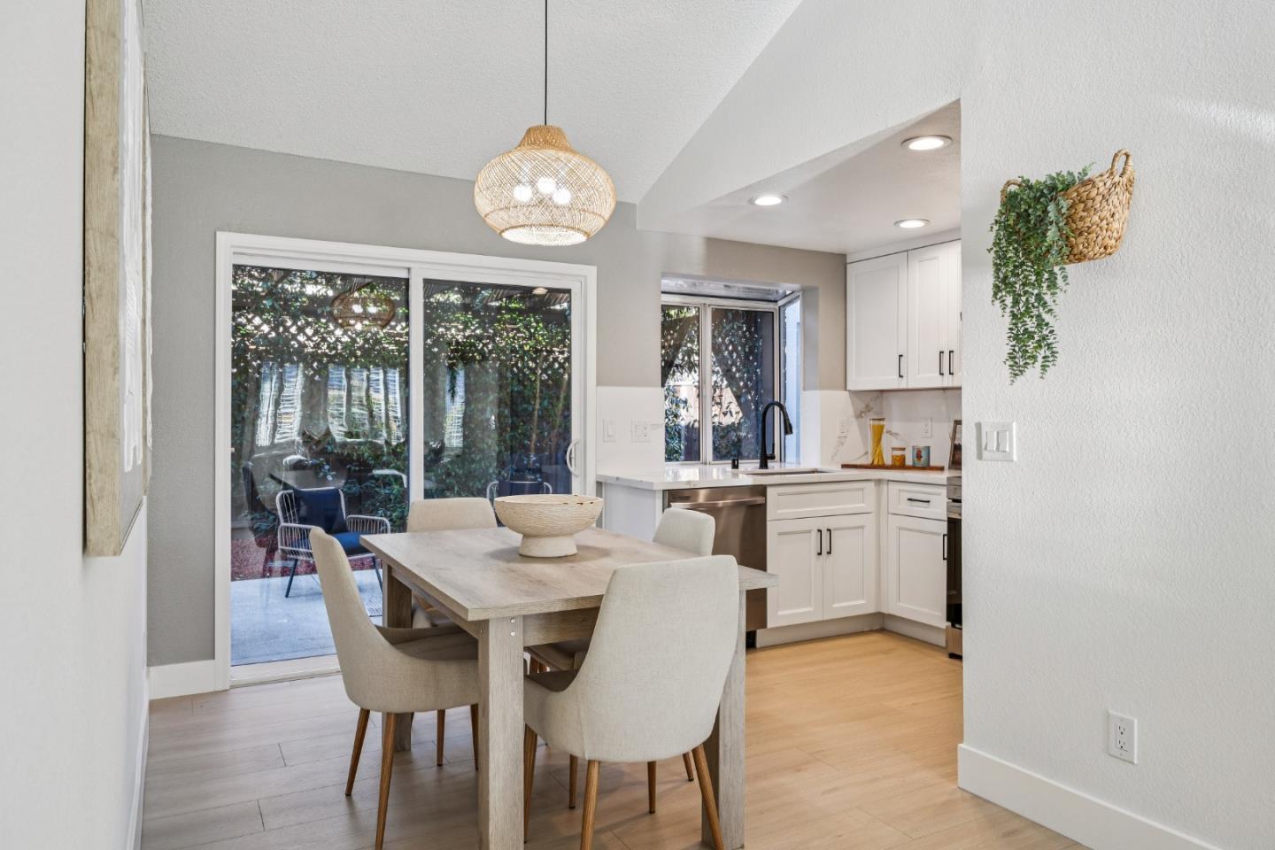 Detail Gallery Image 27 of 68 For 1522 Fujiko Dr, San Jose,  CA 95131 - 2 Beds | 2 Baths