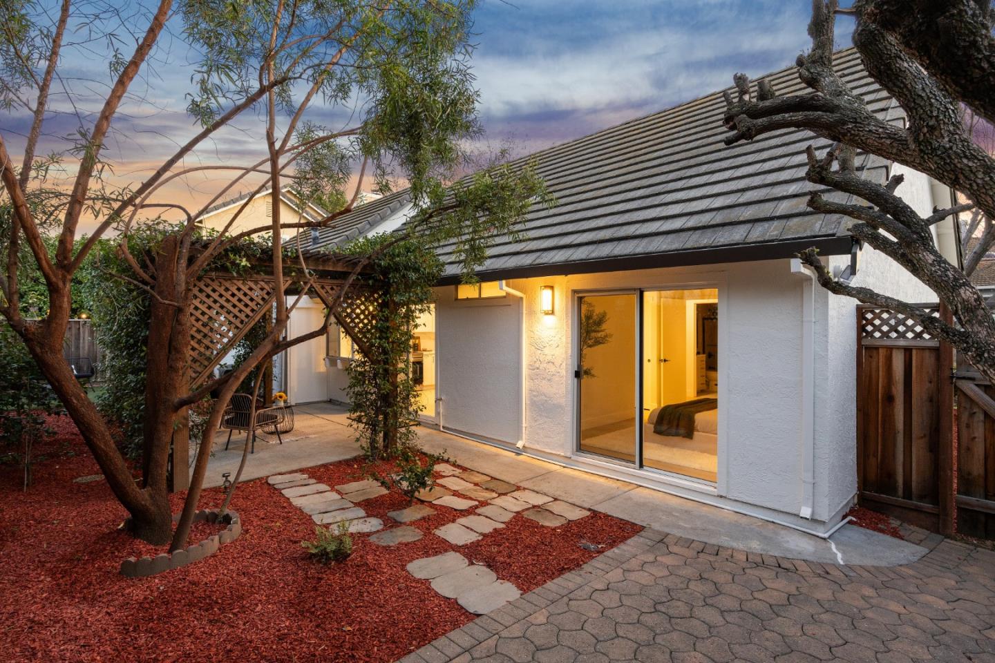 Detail Gallery Image 4 of 68 For 1522 Fujiko Dr, San Jose,  CA 95131 - 2 Beds | 2 Baths