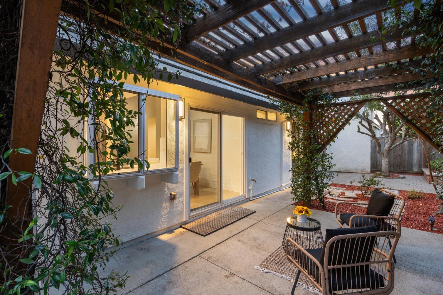 Detail Gallery Image 5 of 68 For 1522 Fujiko Dr, San Jose,  CA 95131 - 2 Beds | 2 Baths