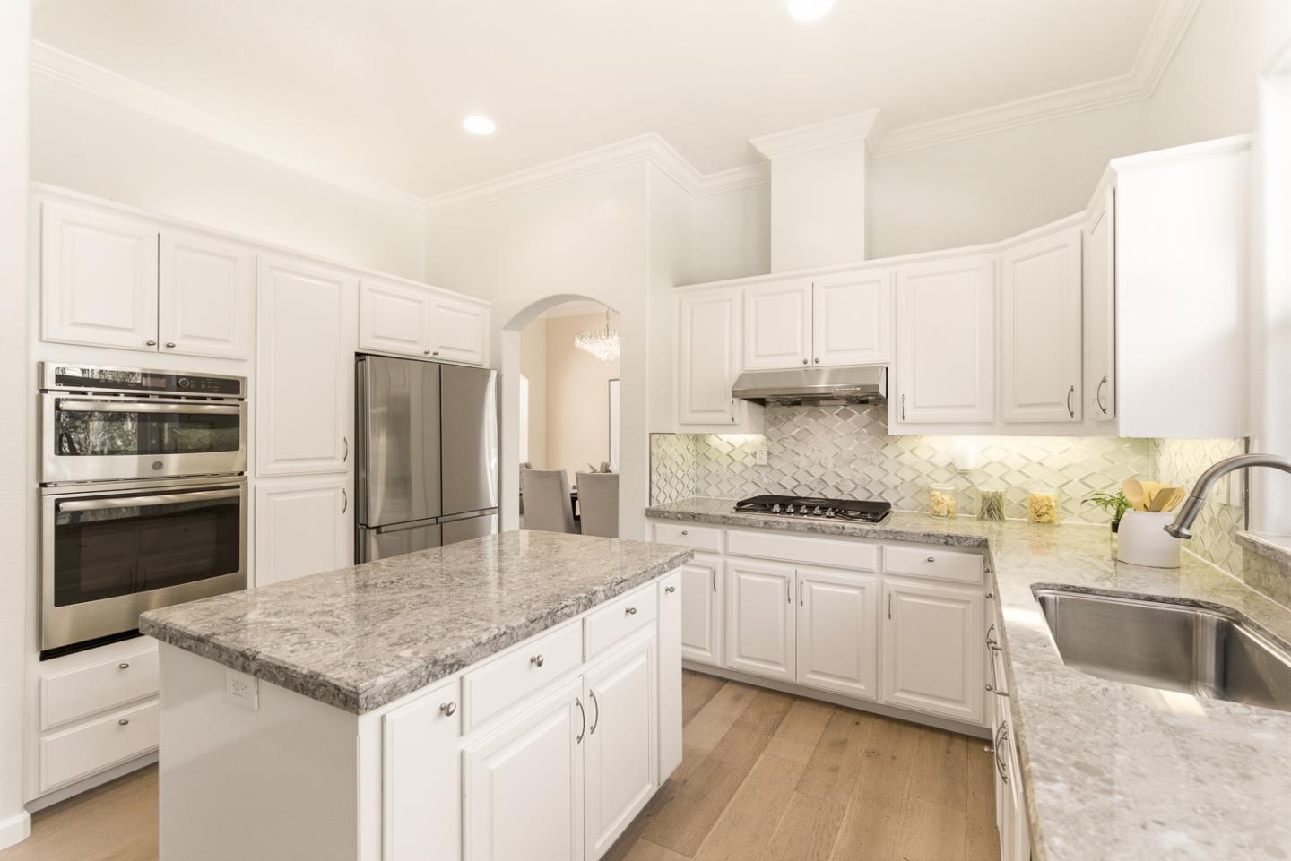 Detail Gallery Image 14 of 41 For 55 Buena Vista Rd, South San Francisco,  CA 94080 - 4 Beds | 3 Baths