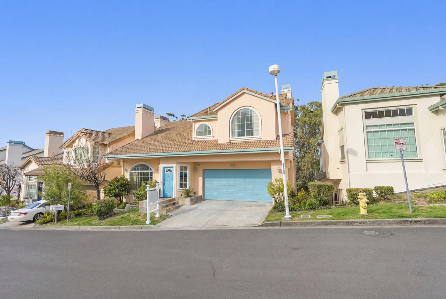 Detail Gallery Image 2 of 41 For 55 Buena Vista Rd, South San Francisco,  CA 94080 - 4 Beds | 3 Baths