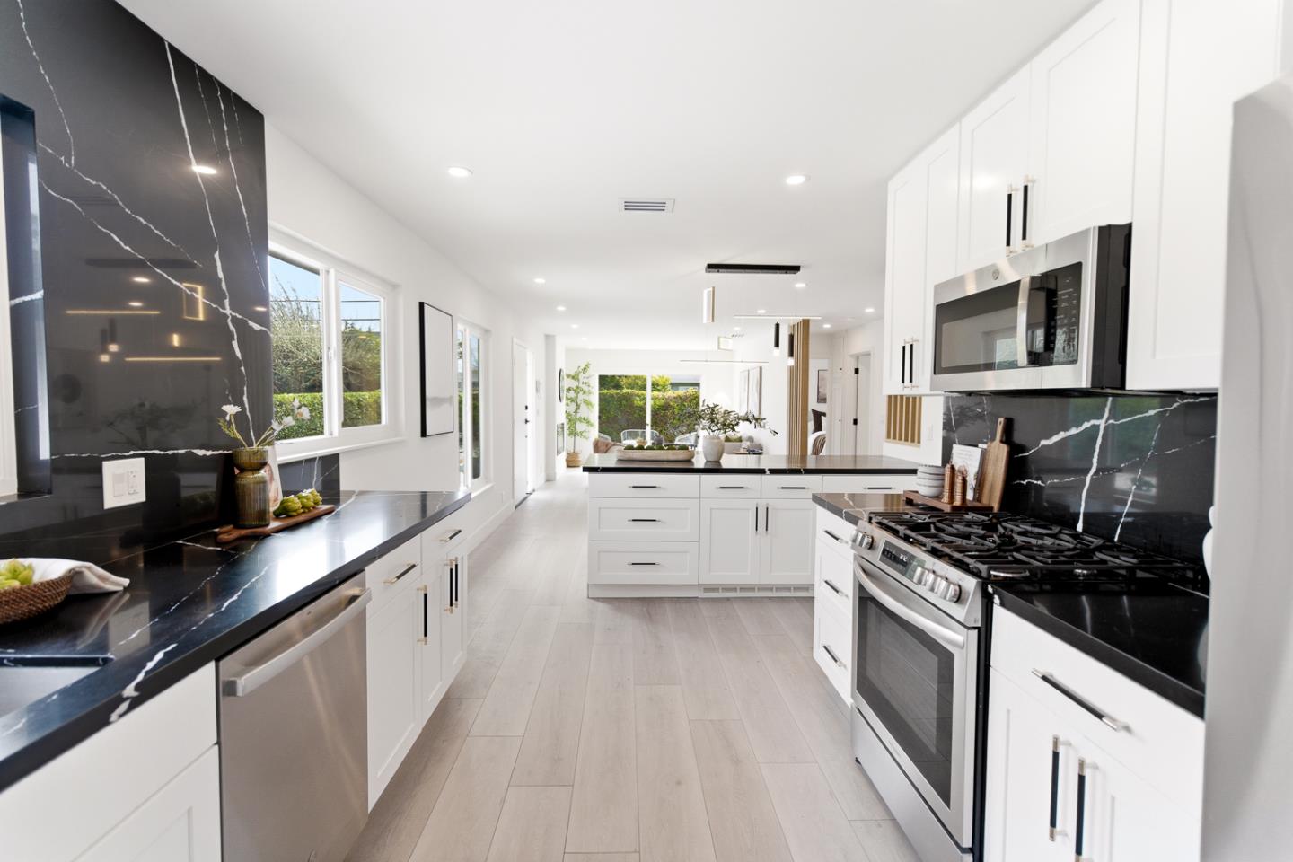 Detail Gallery Image 14 of 47 For 2891 Cottonwood Dr, San Bruno,  CA 94066 - 4 Beds | 3 Baths