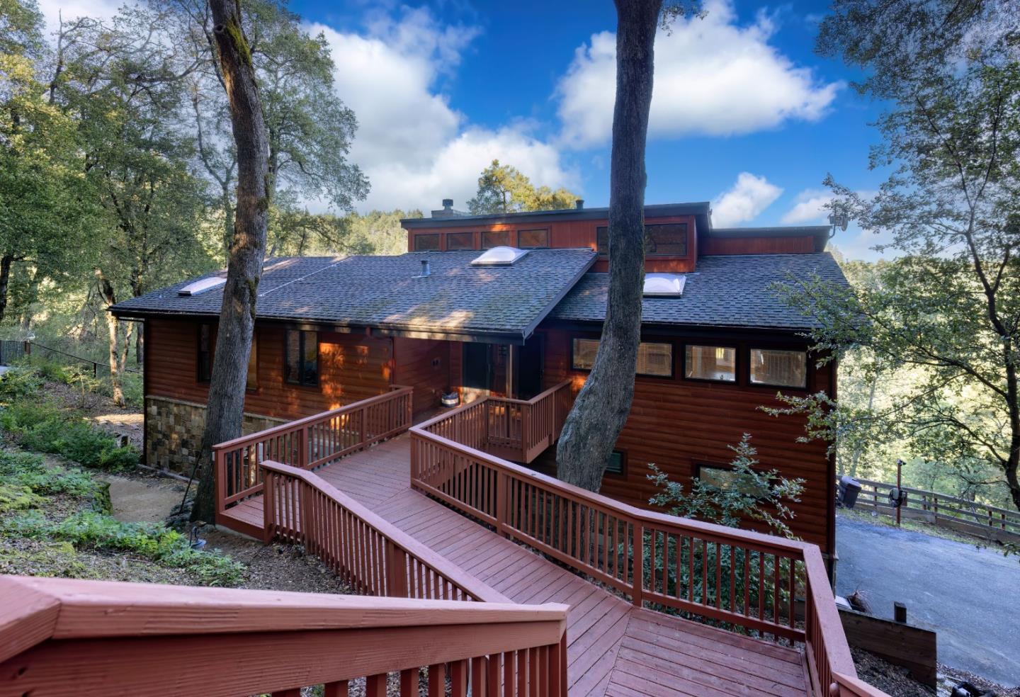 Detail Gallery Image 3 of 36 For 22125 Miller Ridge Rd, Los Gatos,  CA 95033 - 4 Beds | 3 Baths