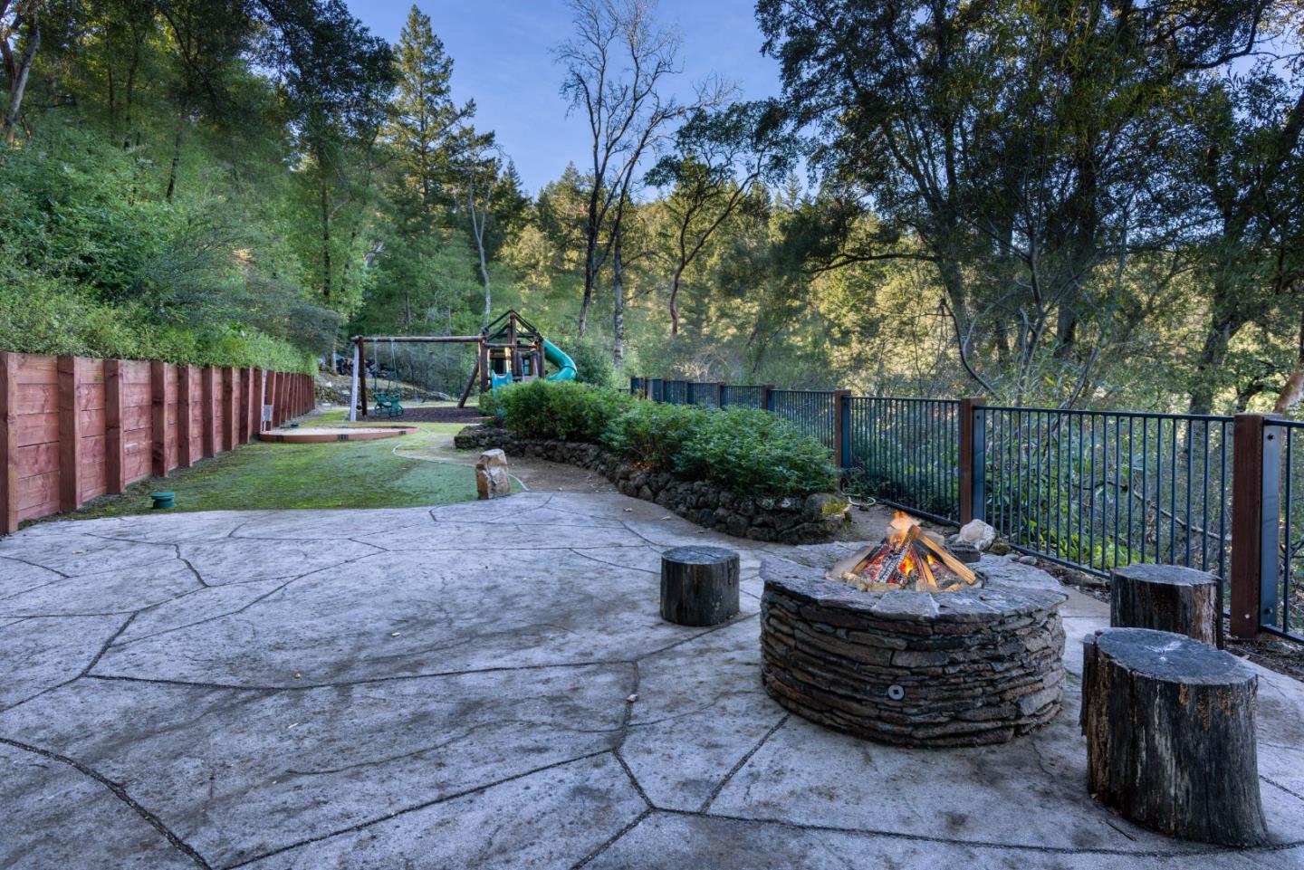 Detail Gallery Image 4 of 36 For 22125 Miller Ridge Rd, Los Gatos,  CA 95033 - 4 Beds | 3 Baths