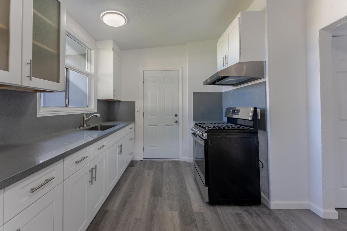 Detail Gallery Image 8 of 29 For 2656 Gonzaga St, East Palo Alto,  CA 94303 - 3 Beds | 1 Baths