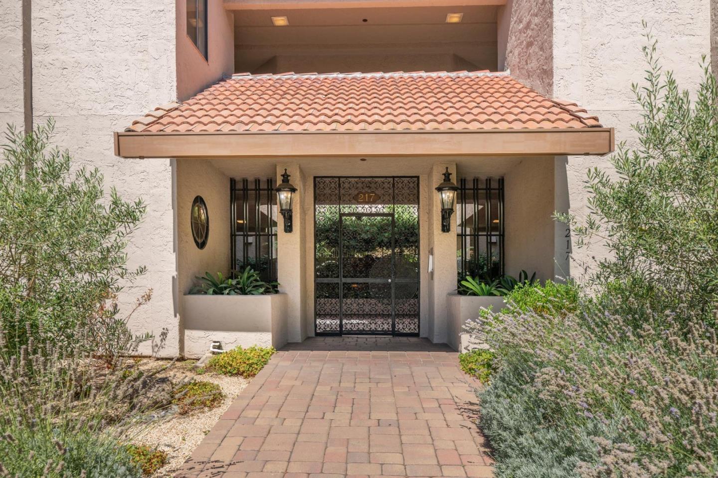 Detail Gallery Image 3 of 27 For 217 8th Ave #203,  San Mateo,  CA 94401 - 2 Beds | 2 Baths