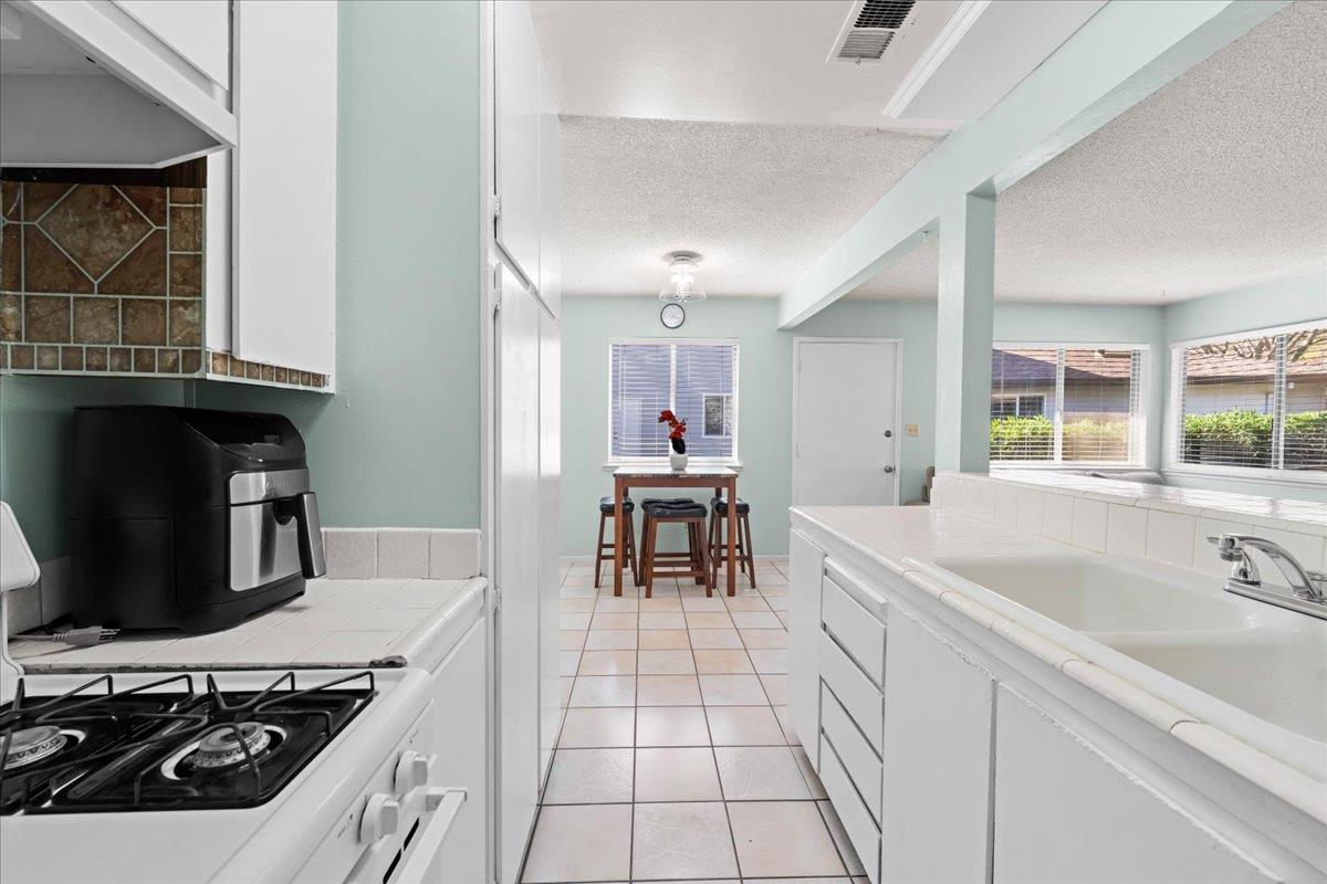 Detail Gallery Image 10 of 28 For 1730 Fremont Ct #2,  Davis,  CA 95618 - 2 Beds | 1 Baths