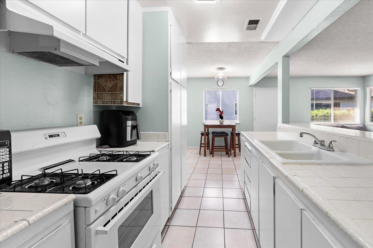 Detail Gallery Image 9 of 28 For 1730 Fremont Ct #2,  Davis,  CA 95618 - 2 Beds | 1 Baths