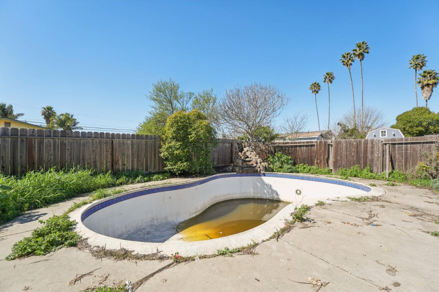 Detail Gallery Image 11 of 15 For 1899 Queens Rd, Concord,  CA 94519 - 3 Beds | 2 Baths