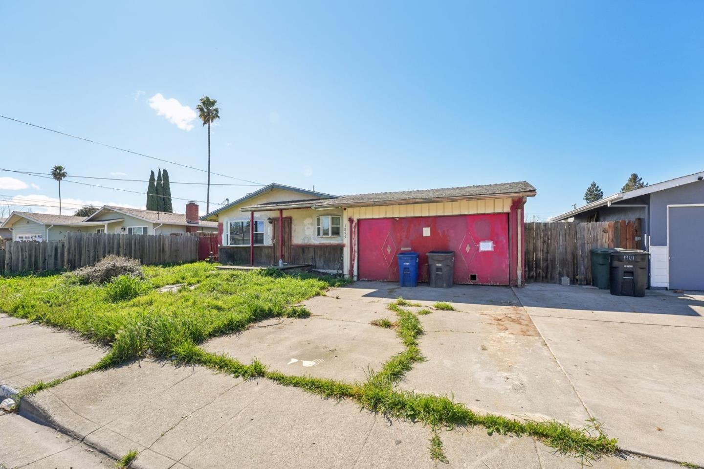 Detail Gallery Image 4 of 15 For 1899 Queens Rd, Concord,  CA 94519 - 3 Beds | 2 Baths