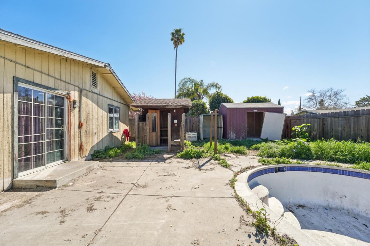 Detail Gallery Image 8 of 15 For 1899 Queens Rd, Concord,  CA 94519 - 3 Beds | 2 Baths