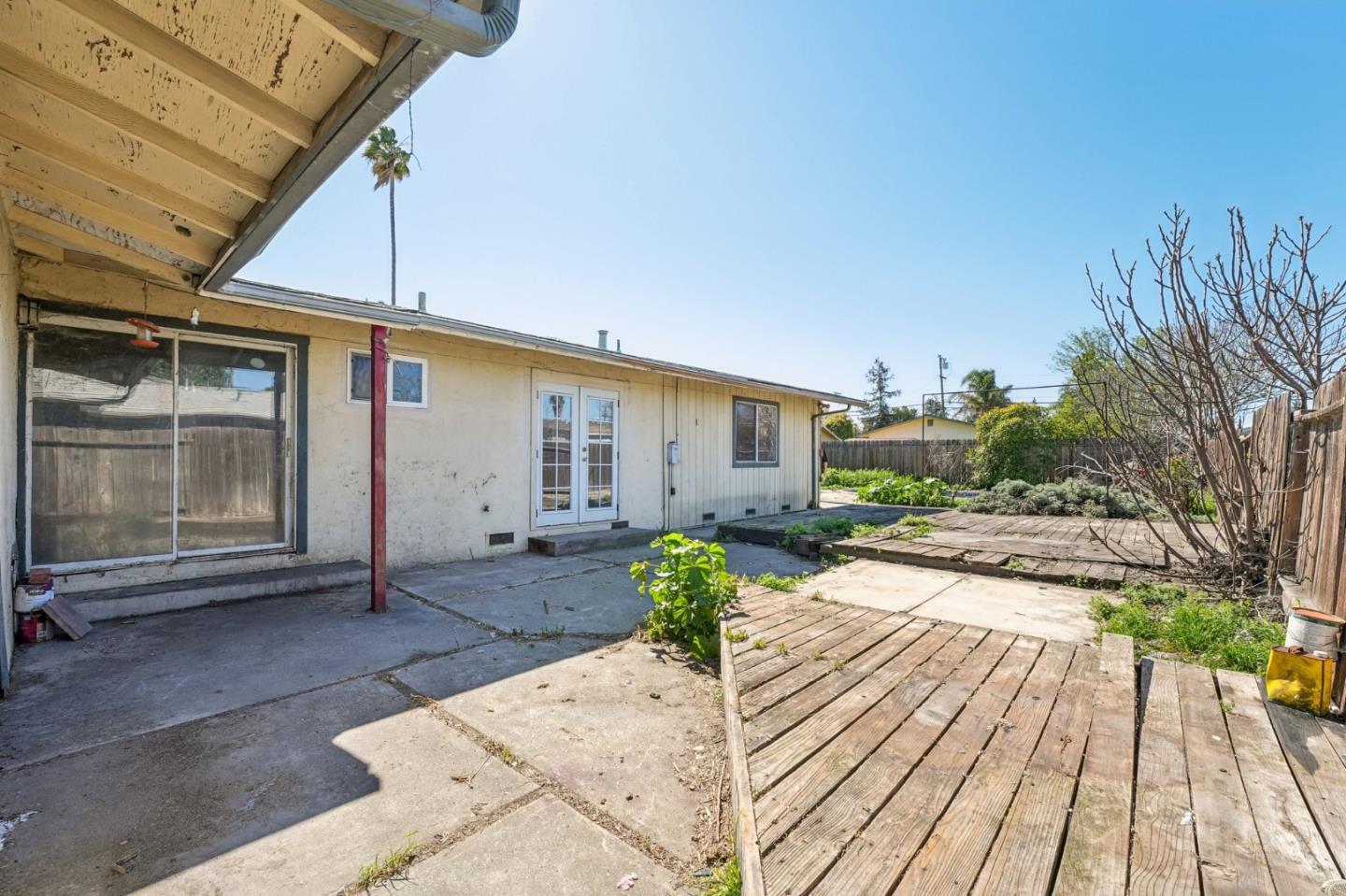 Detail Gallery Image 9 of 15 For 1899 Queens Rd, Concord,  CA 94519 - 3 Beds | 2 Baths