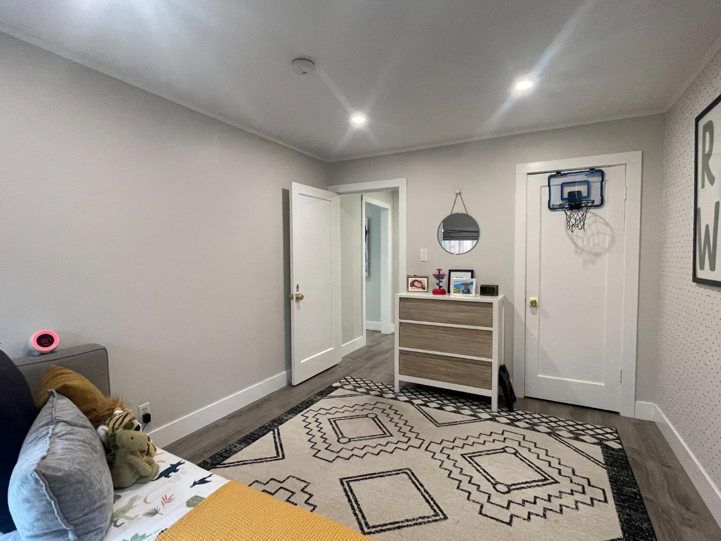 Detail Gallery Image 13 of 43 For 1111 Birch Ave, San Mateo,  CA 94402 - 3 Beds | 2 Baths