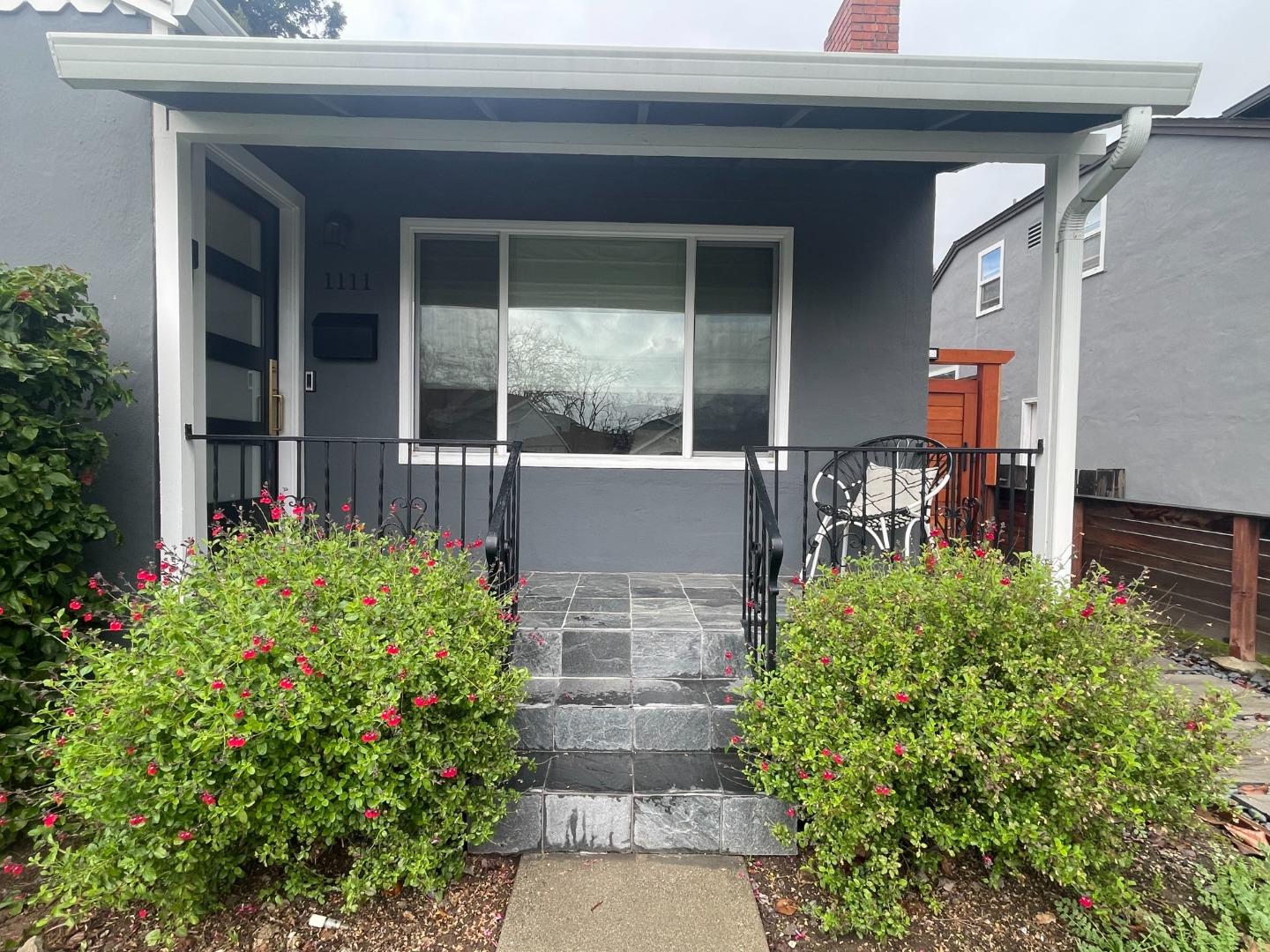 Detail Gallery Image 4 of 43 For 1111 Birch Ave, San Mateo,  CA 94402 - 3 Beds | 2 Baths