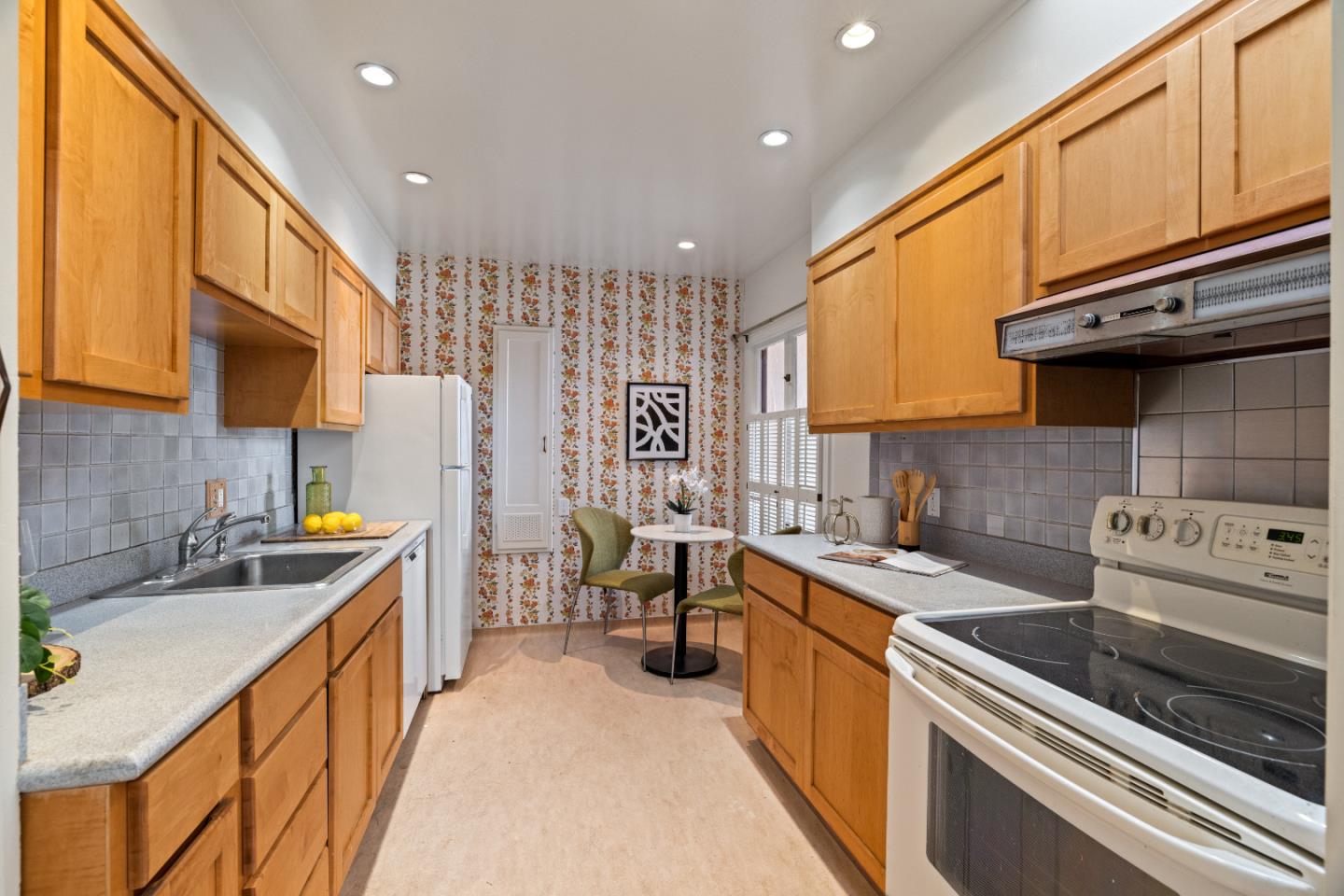 Detail Gallery Image 8 of 19 For 665 27th St, San Francisco,  CA 94131 - 2 Beds | 1 Baths