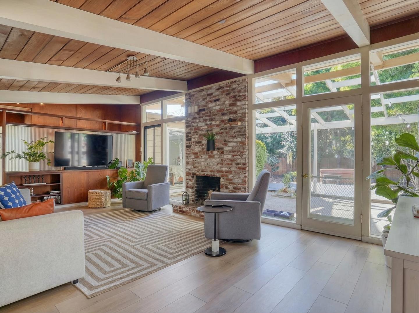 Detail Gallery Image 4 of 32 For 1914 Channing Ave, Palo Alto,  CA 94303 - 3 Beds | 2 Baths