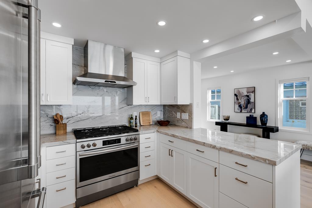 Detail Gallery Image 16 of 67 For 22826 E Cliff Dr, Santa Cruz,  CA 95062 - 4 Beds | 3 Baths