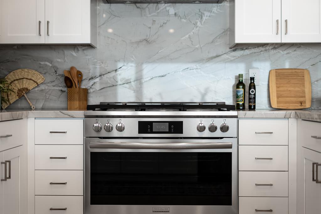 Detail Gallery Image 17 of 67 For 22826 E Cliff Dr, Santa Cruz,  CA 95062 - 4 Beds | 3 Baths