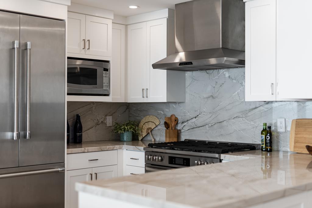 Detail Gallery Image 18 of 67 For 22826 E Cliff Dr, Santa Cruz,  CA 95062 - 4 Beds | 3 Baths