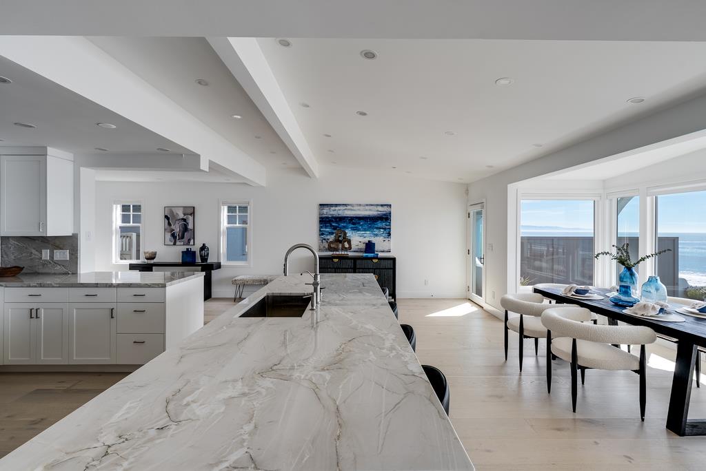 Detail Gallery Image 19 of 67 For 22826 E Cliff Dr, Santa Cruz,  CA 95062 - 4 Beds | 3 Baths