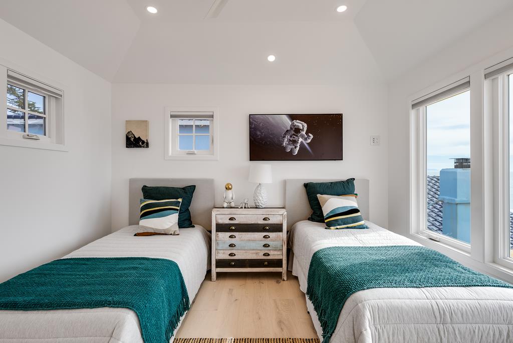 Detail Gallery Image 51 of 67 For 22826 E Cliff Dr, Santa Cruz,  CA 95062 - 4 Beds | 3 Baths