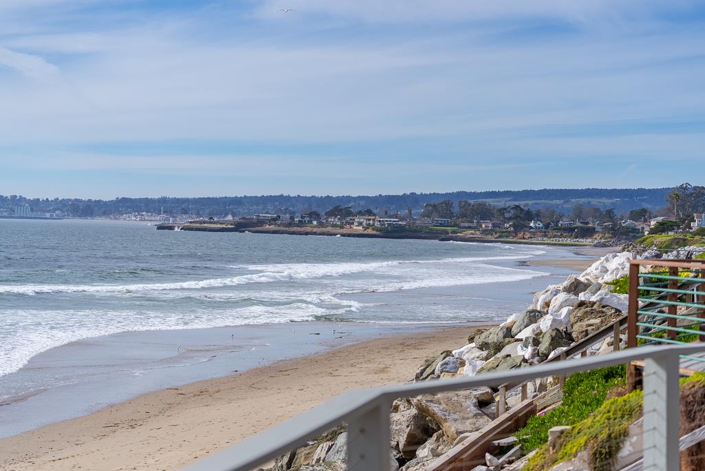 Detail Gallery Image 59 of 67 For 22826 E Cliff Dr, Santa Cruz,  CA 95062 - 4 Beds | 3 Baths