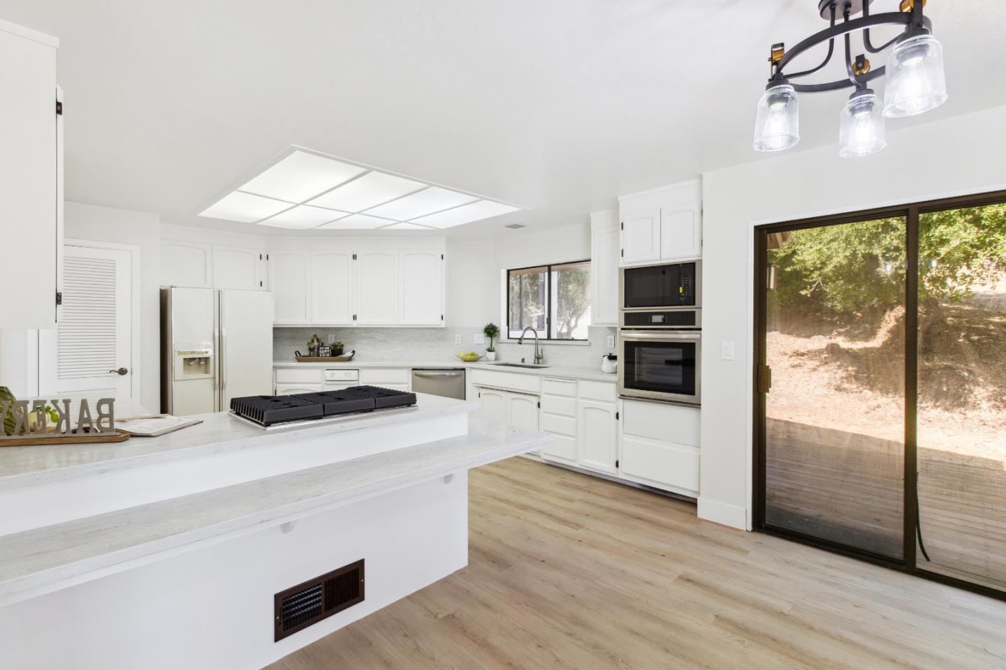 Detail Gallery Image 13 of 48 For 17710 Holiday Dr, Morgan Hill,  CA 95037 - 4 Beds | 3 Baths