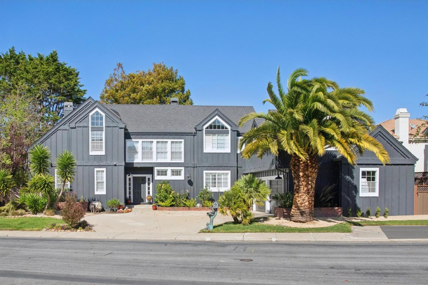 Detail Gallery Image 4 of 35 For 220 Eagle Trace Dr, Half Moon Bay,  CA 94019 - 4 Beds | 3 Baths