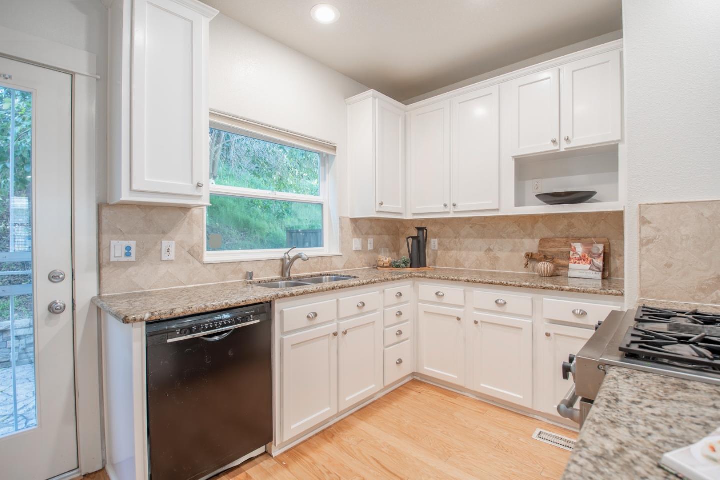 Detail Gallery Image 11 of 39 For 334 Creekside Village Dr, Los Gatos,  CA 95032 - 2 Beds | 2/1 Baths