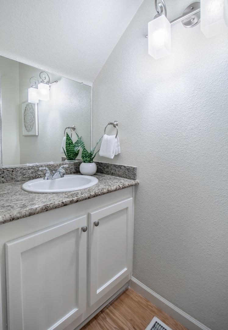 Detail Gallery Image 26 of 39 For 334 Creekside Village Dr, Los Gatos,  CA 95032 - 2 Beds | 2/1 Baths