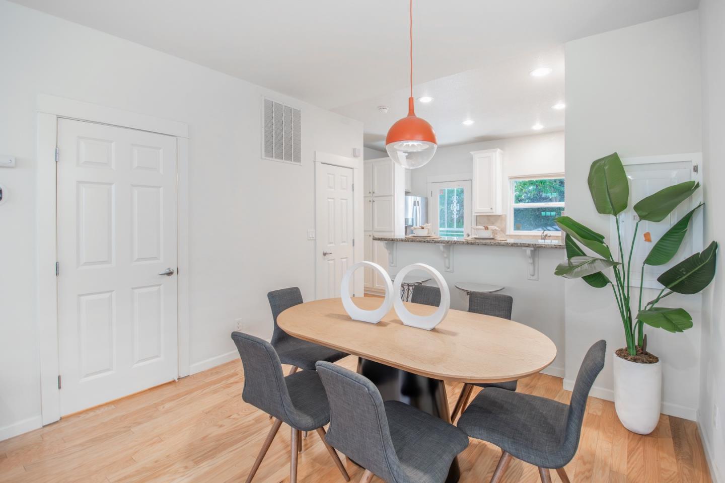 Detail Gallery Image 7 of 39 For 334 Creekside Village Dr, Los Gatos,  CA 95032 - 2 Beds | 2/1 Baths