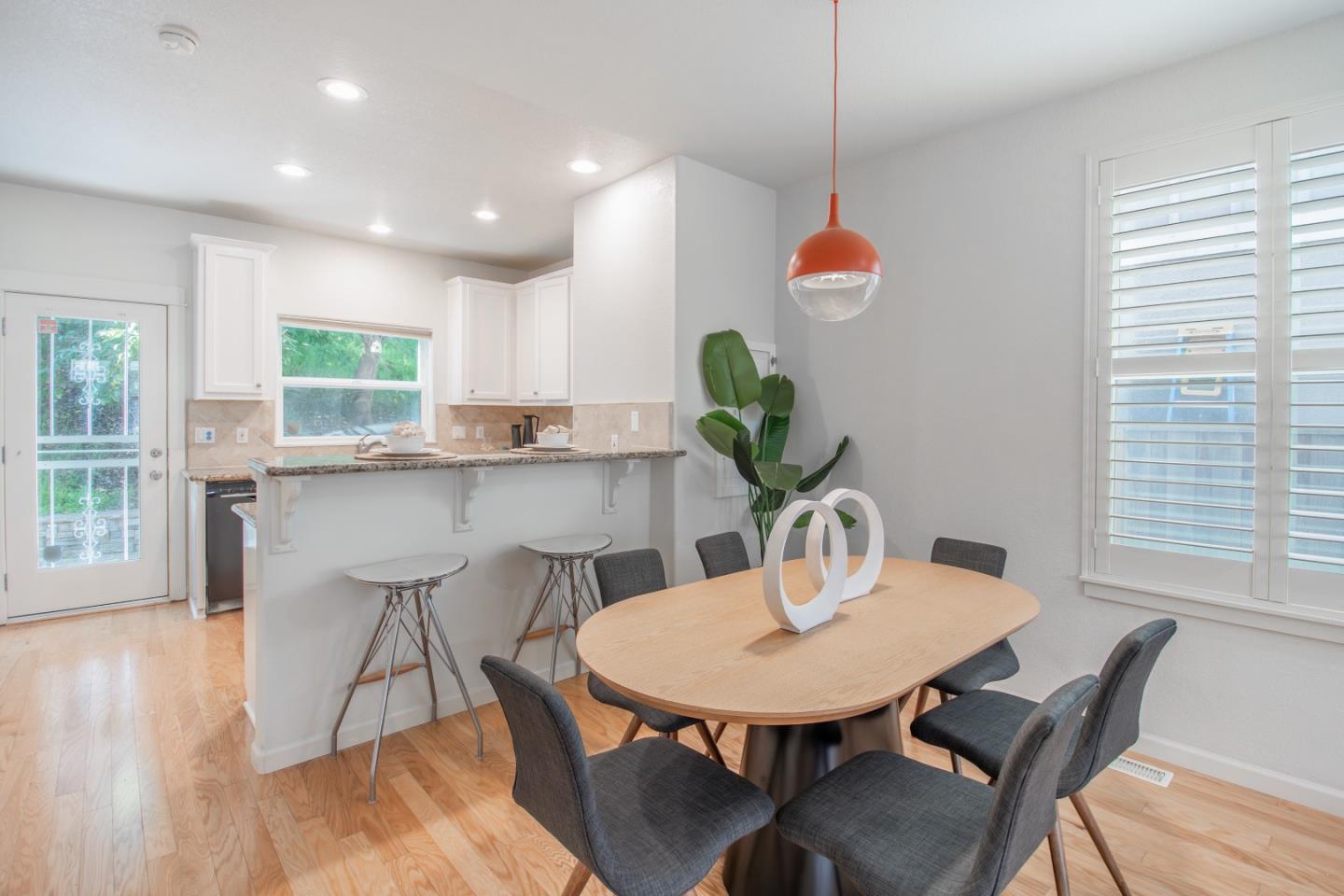 Detail Gallery Image 8 of 39 For 334 Creekside Village Dr, Los Gatos,  CA 95032 - 2 Beds | 2/1 Baths