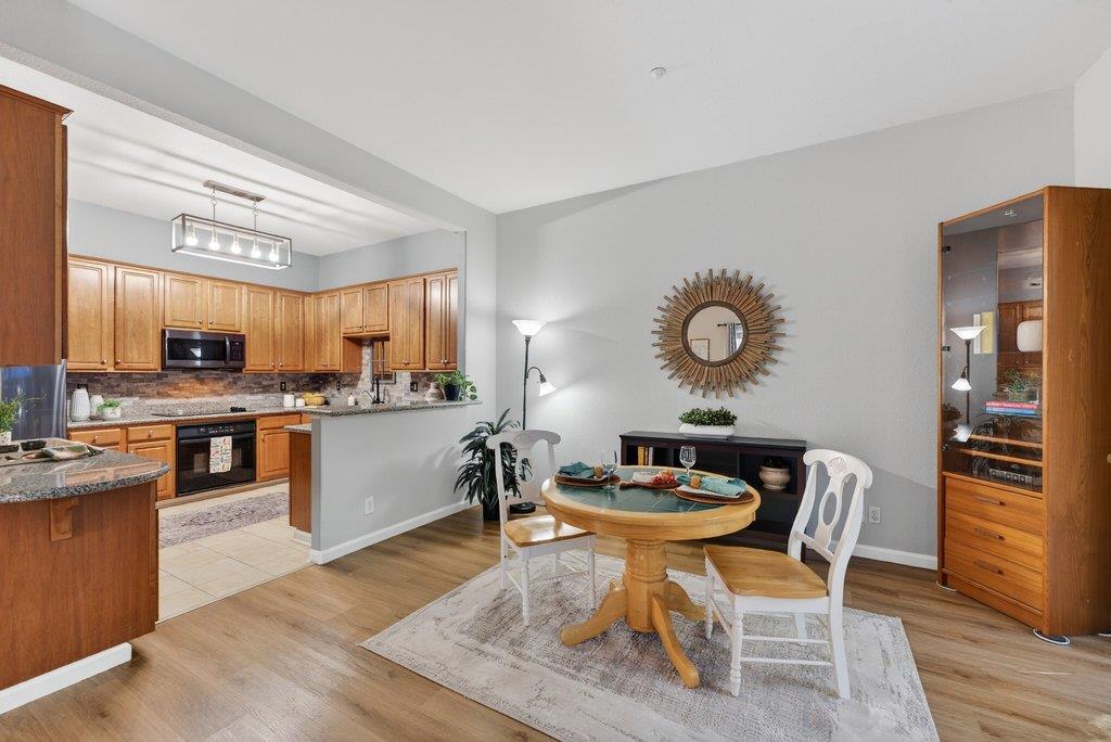 Detail Gallery Image 14 of 37 For 22 Flora Ln, Scotts Valley,  CA 95066 - 3 Beds | 2/1 Baths