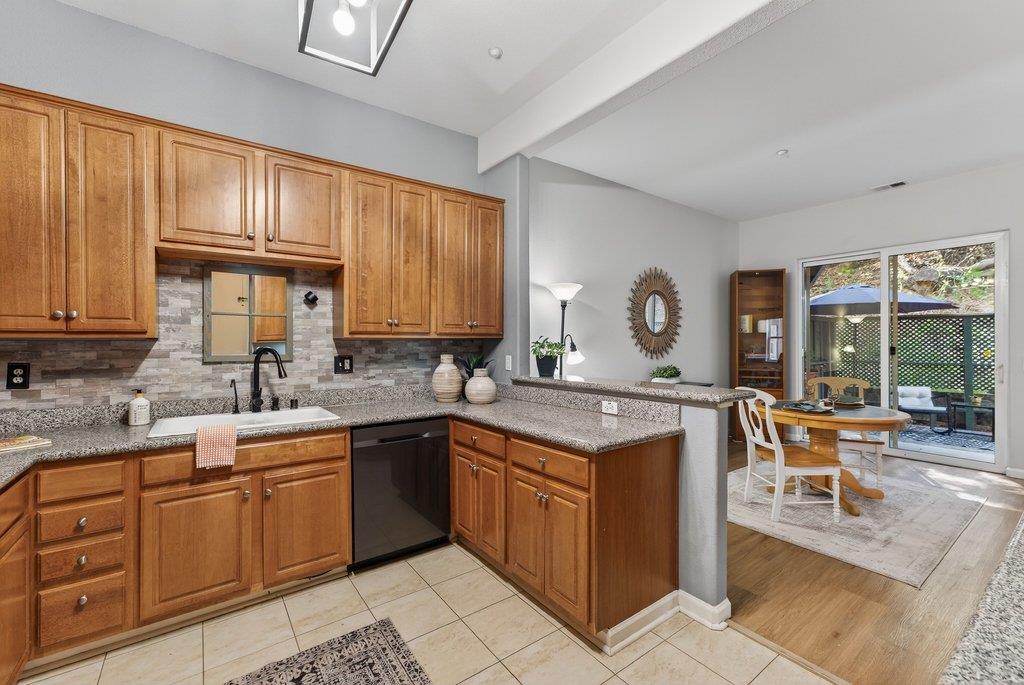 Detail Gallery Image 15 of 37 For 22 Flora Ln, Scotts Valley,  CA 95066 - 3 Beds | 2/1 Baths