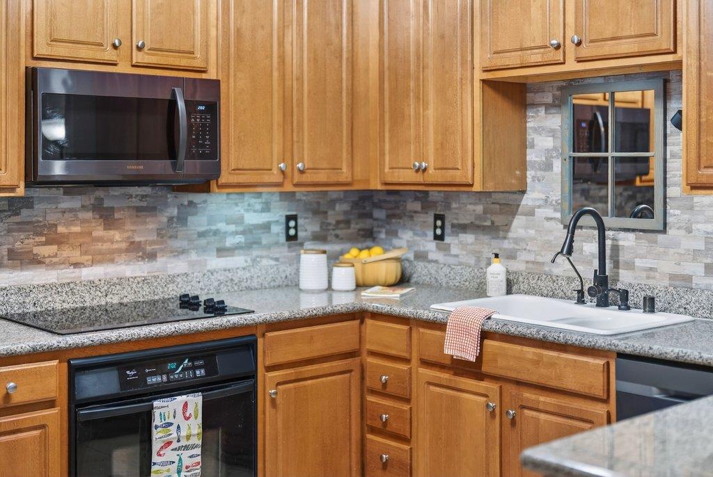 Detail Gallery Image 17 of 37 For 22 Flora Ln, Scotts Valley,  CA 95066 - 3 Beds | 2/1 Baths