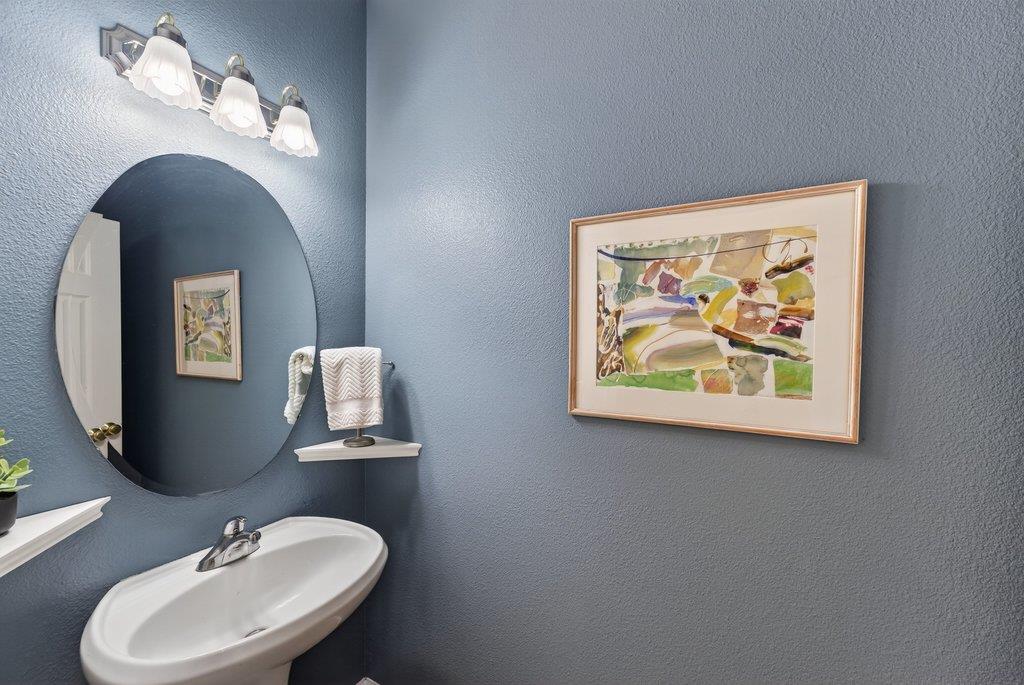 Detail Gallery Image 19 of 37 For 22 Flora Ln, Scotts Valley,  CA 95066 - 3 Beds | 2/1 Baths