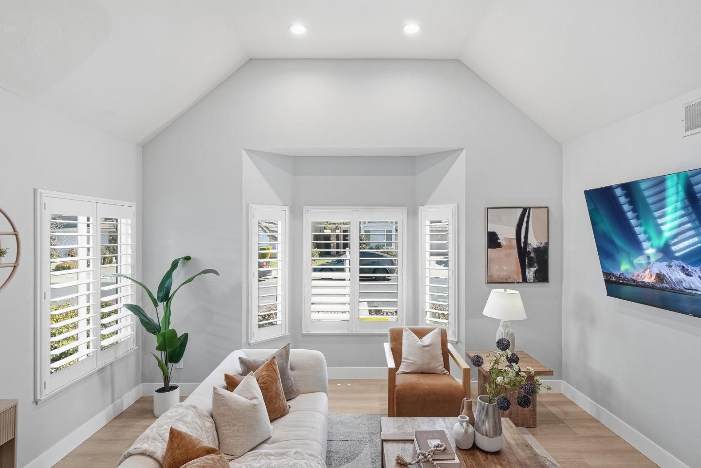 Detail Gallery Image 5 of 61 For 1601 Adolfo Dr, San Jose,  CA 95131 - 4 Beds | 2/1 Baths