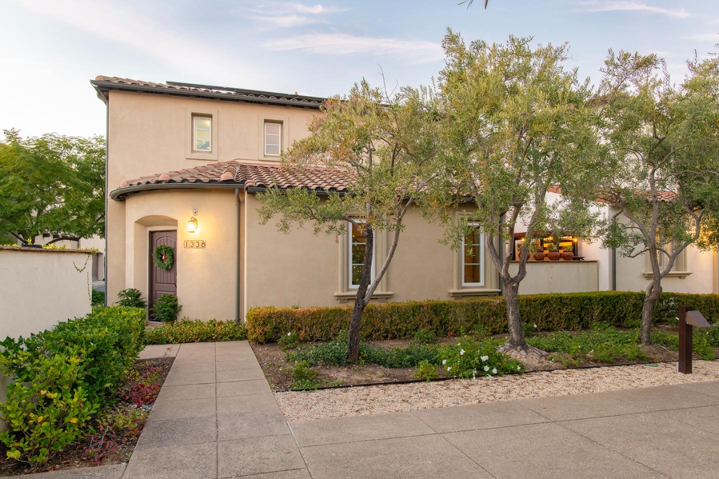 Detail Gallery Image 2 of 71 For 1338 Las Casitas Ct, San Jose,  CA 95126 - 3 Beds | 2/1 Baths