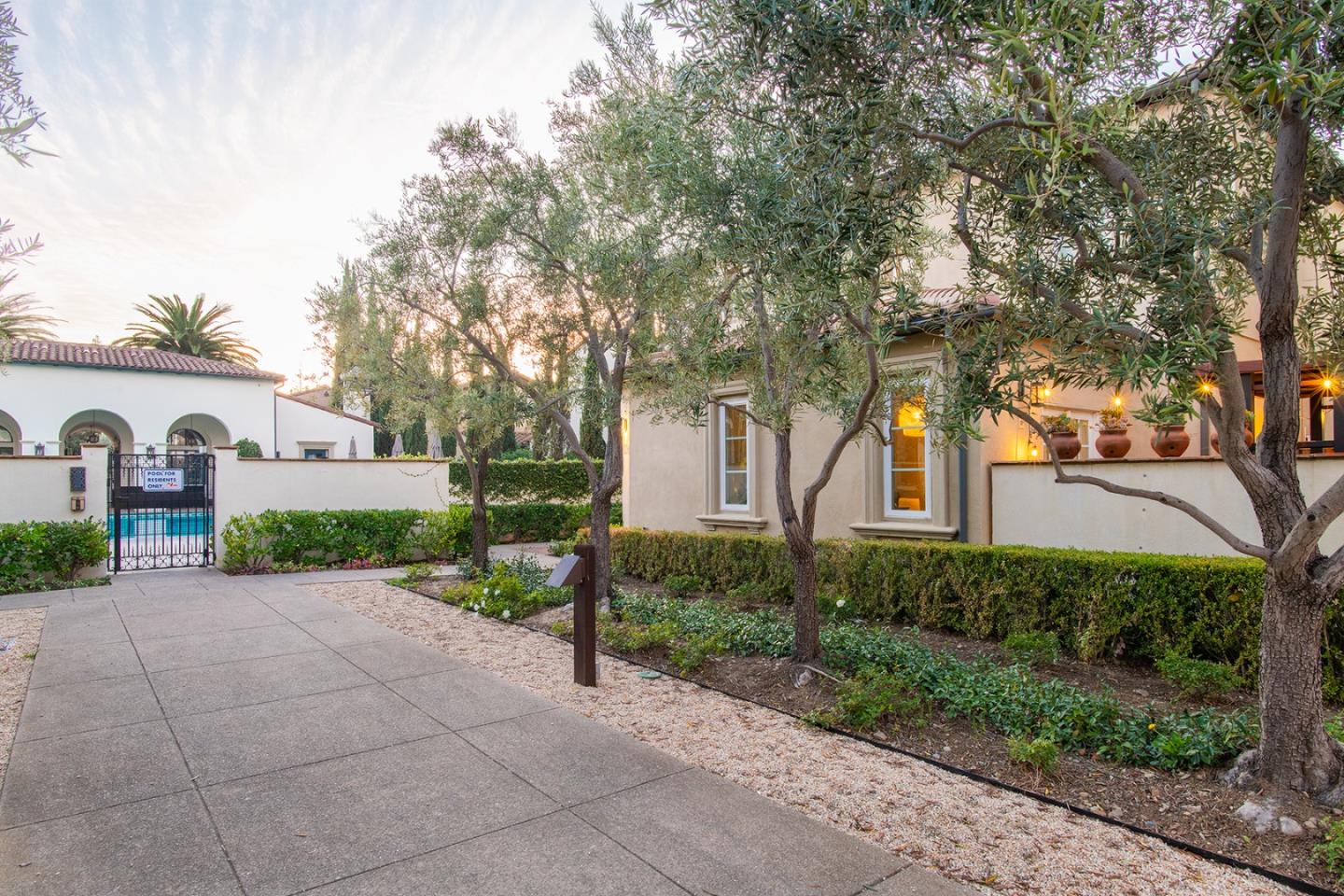 Detail Gallery Image 3 of 71 For 1338 Las Casitas Ct, San Jose,  CA 95126 - 3 Beds | 2/1 Baths