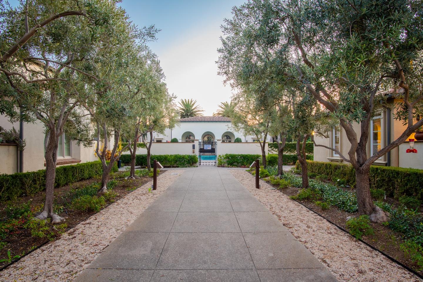 Detail Gallery Image 4 of 71 For 1338 Las Casitas Ct, San Jose,  CA 95126 - 3 Beds | 2/1 Baths