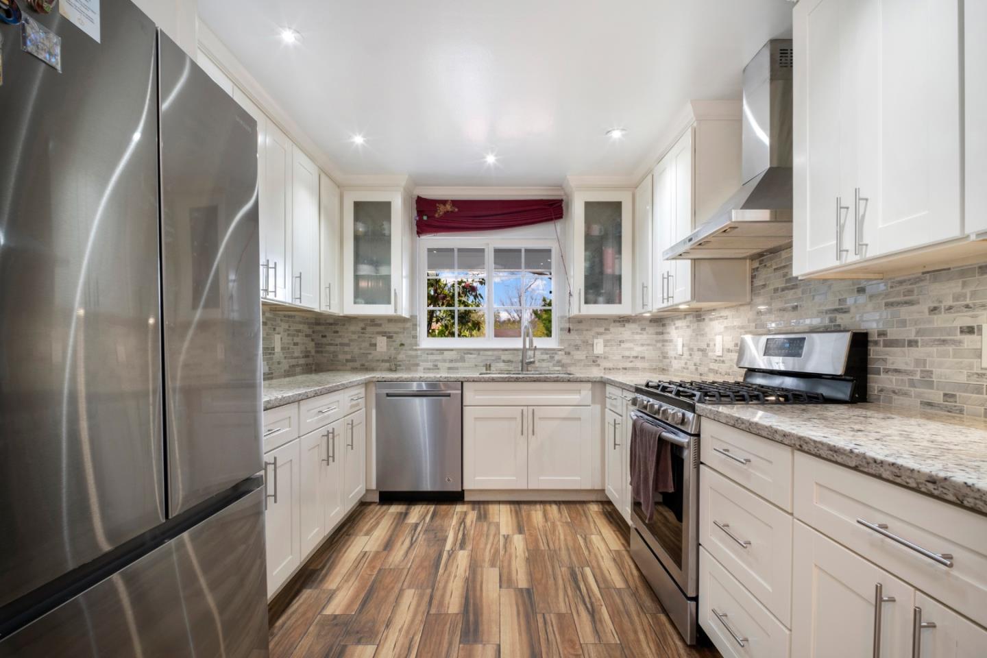 Detail Gallery Image 10 of 38 For 1666 Blossom Hill Rd, San Jose,  CA 95124 - 4 Beds | 2 Baths