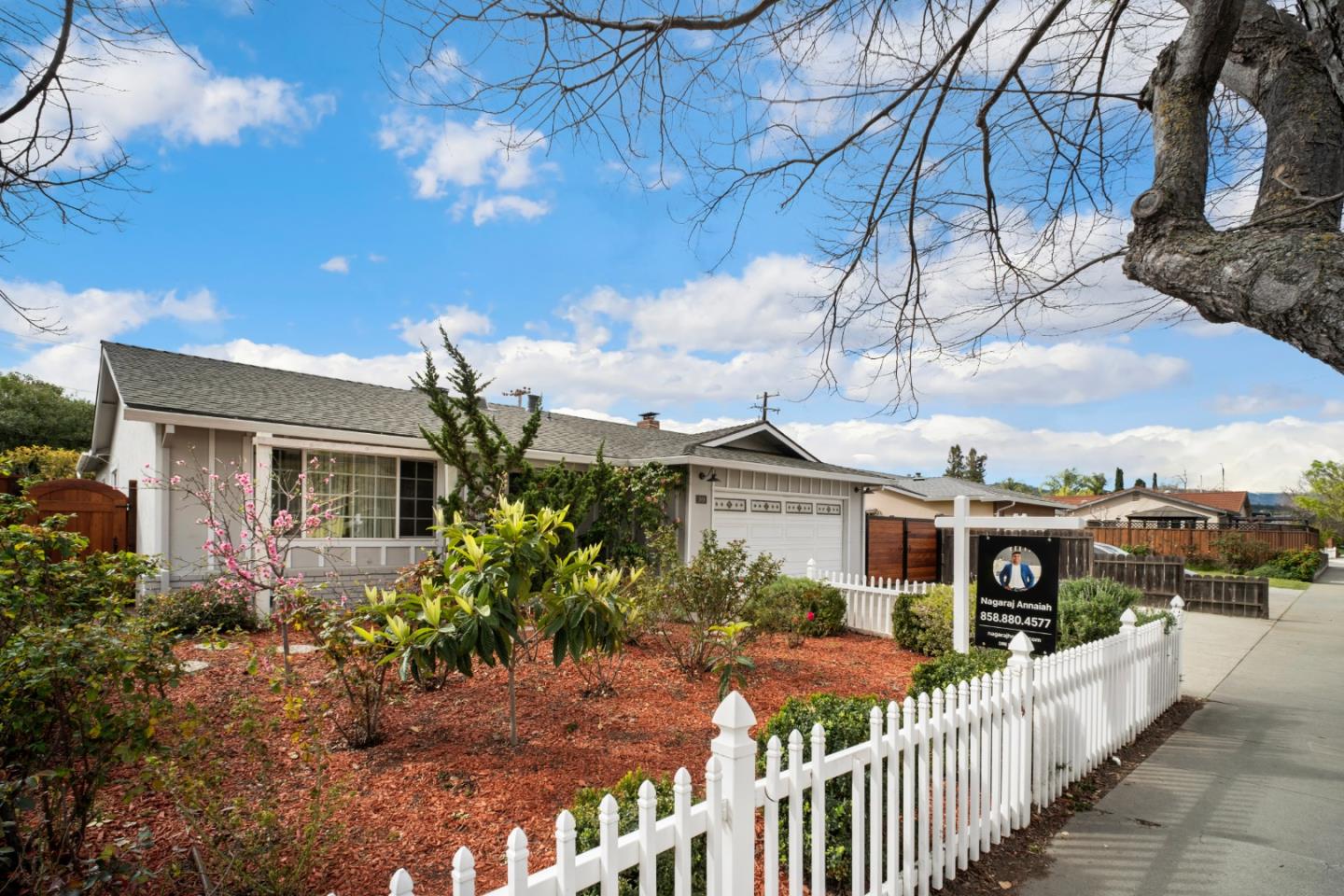 Detail Gallery Image 3 of 38 For 1666 Blossom Hill Rd, San Jose,  CA 95124 - 4 Beds | 2 Baths