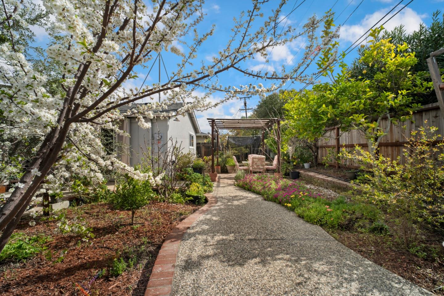 Detail Gallery Image 31 of 38 For 1666 Blossom Hill Rd, San Jose,  CA 95124 - 4 Beds | 2 Baths